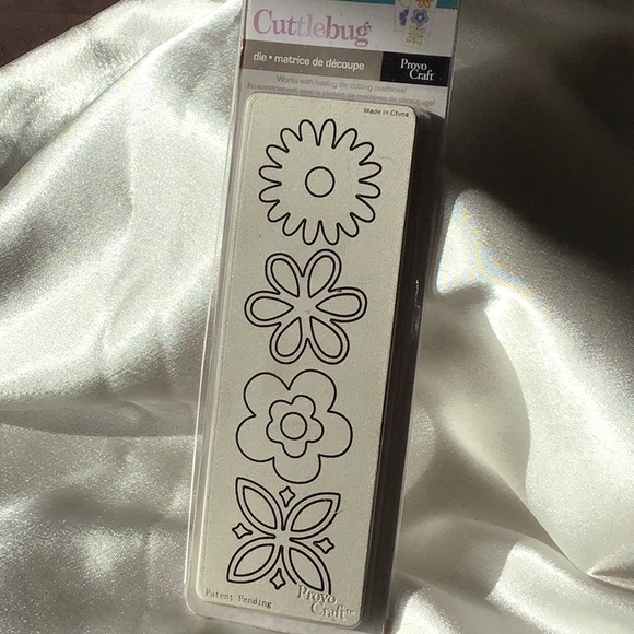 Cuttlebug Provo Craft Medal Stencils For Cutting Machine - Picture 3 of 5